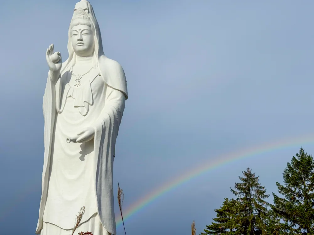 仙台大観音と虹(2025/11/10撮影)