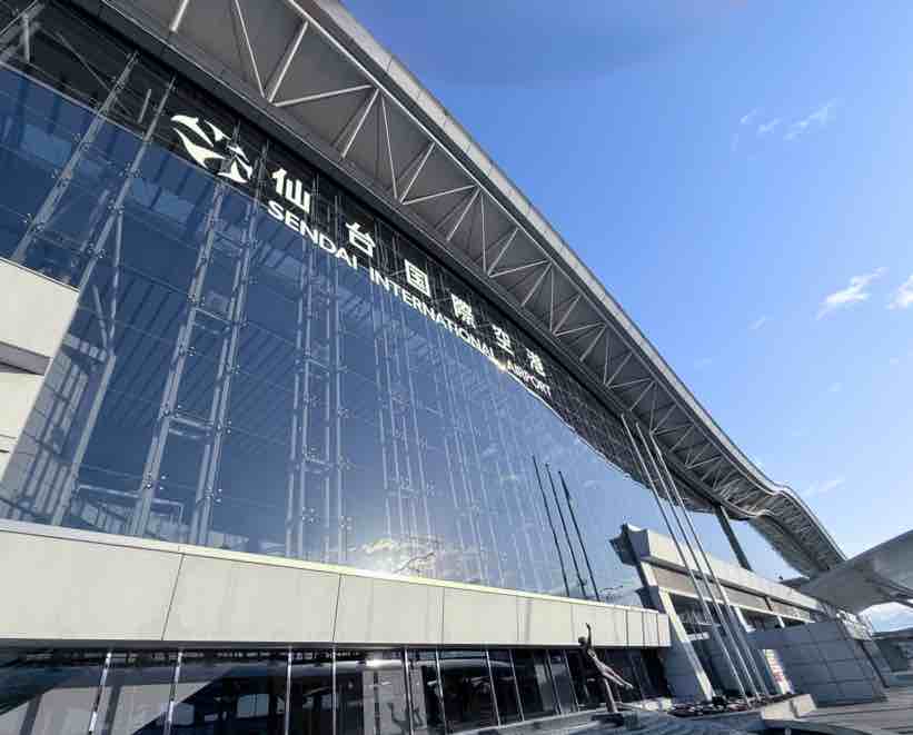 青空と早朝の仙台空港